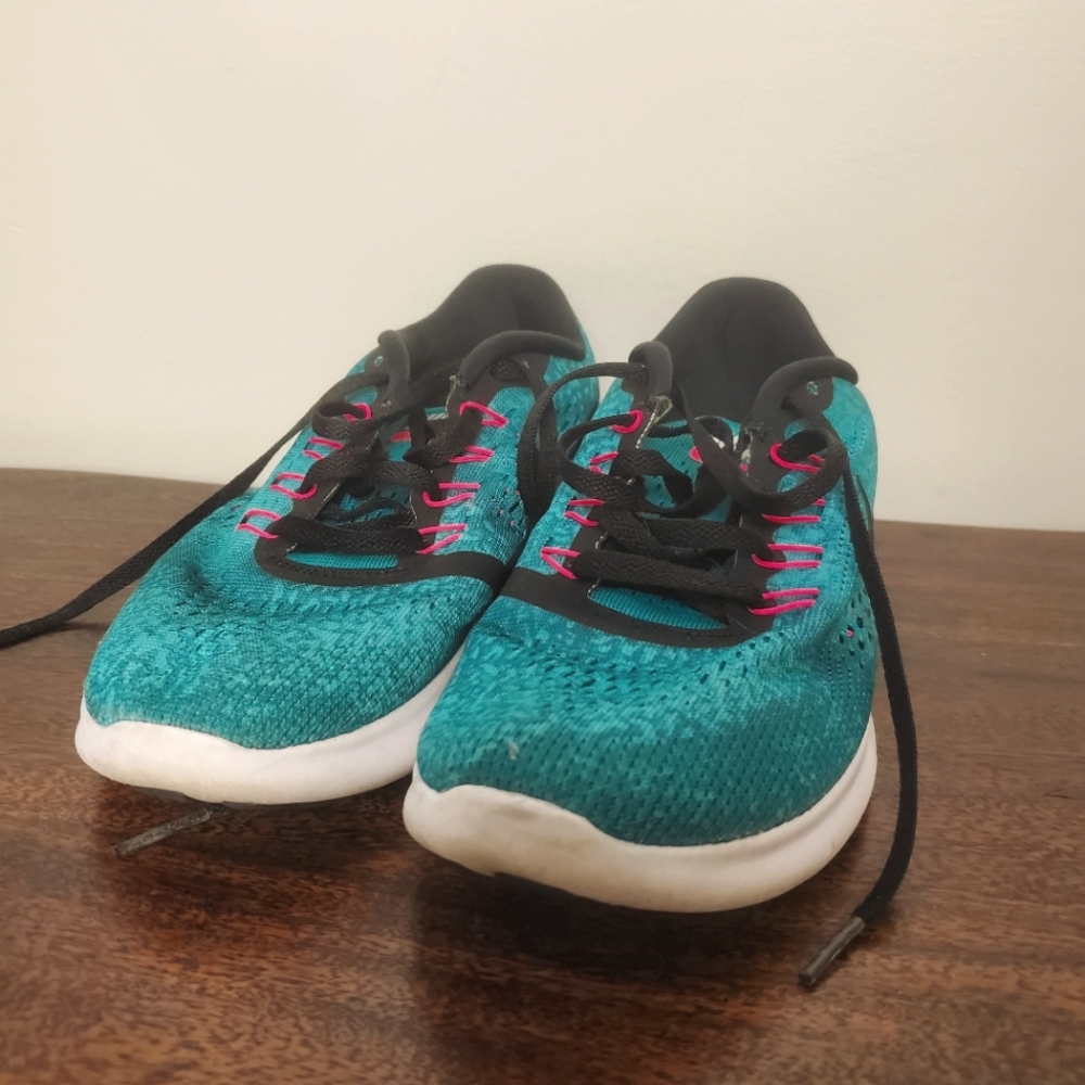 Run Natural Nike Shoes Size 6.5